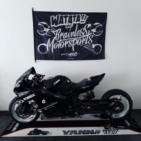 Drapeau WATATA Brainless Motorsports